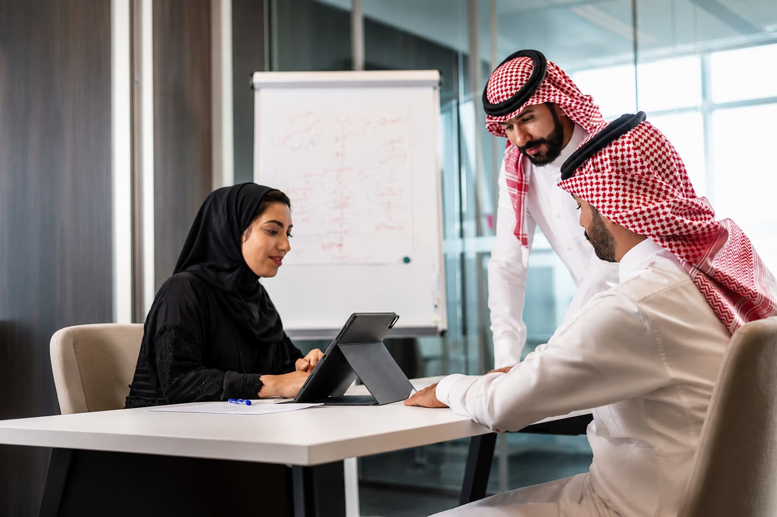 خدمات إعادة بناء العلامة التجارية: متى ولماذا وكيف تطوّر أعمالك؟ | Aimstyle Graphics